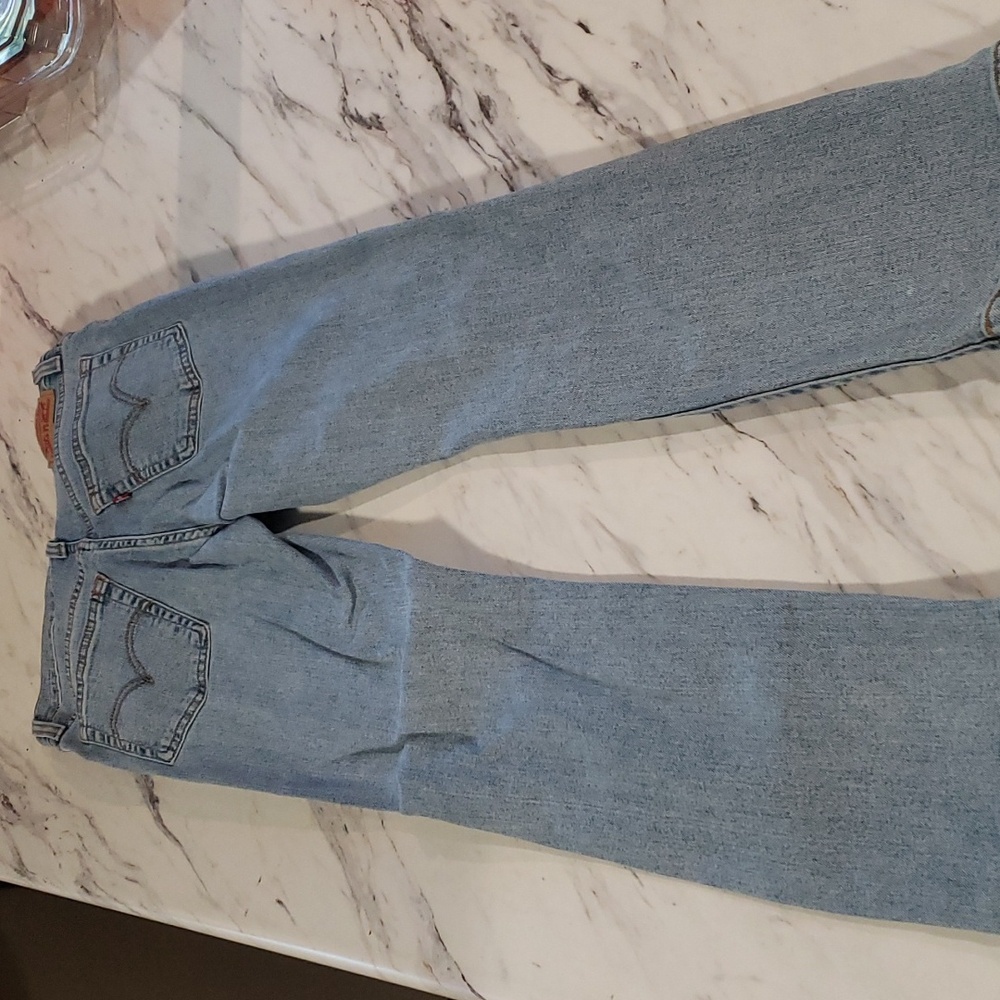 Size 27 wedgie straight levi jeans
